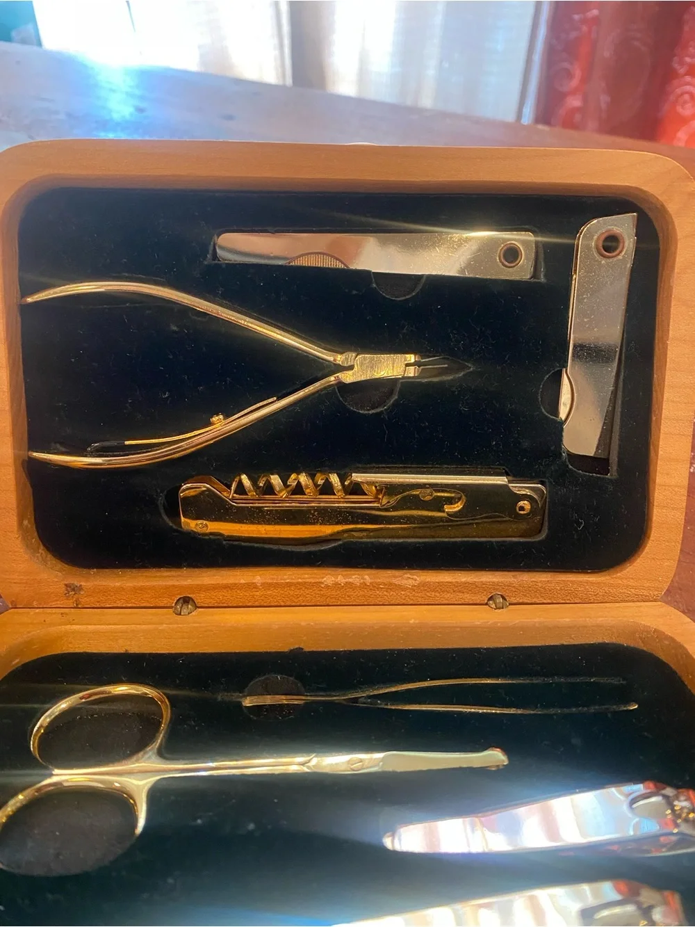 Premium Men's Gold Grooming Set in Wooden Case